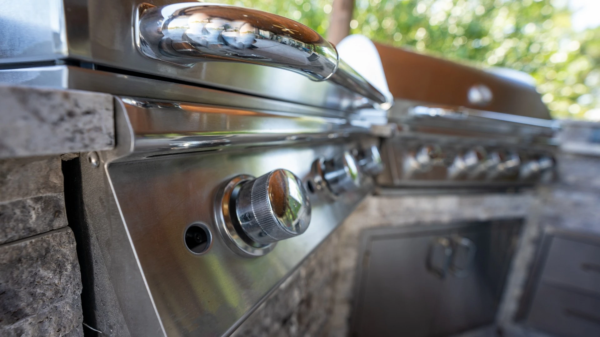 Here's Why You Should Choose a Kit vs Custom Designing Your Outdoor Kitchen