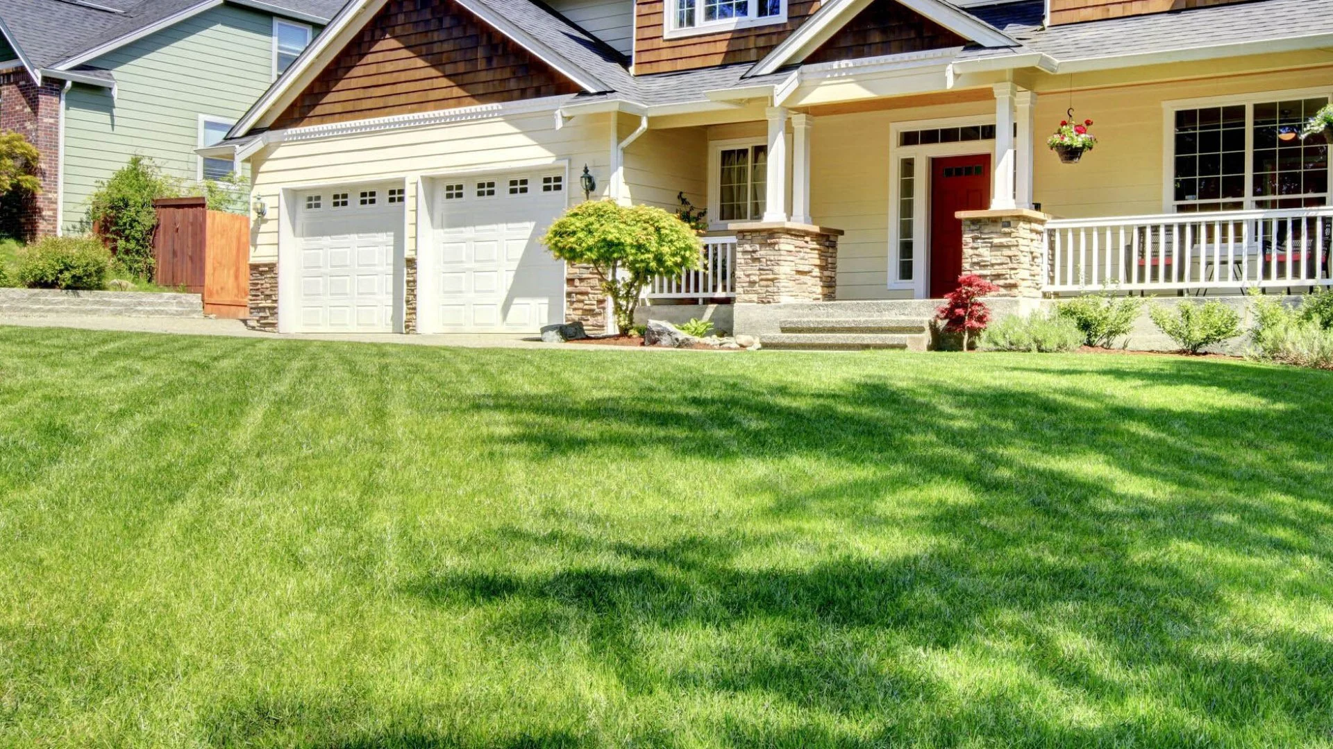 Is There a Right Time of Day to Mow Your Lawn?