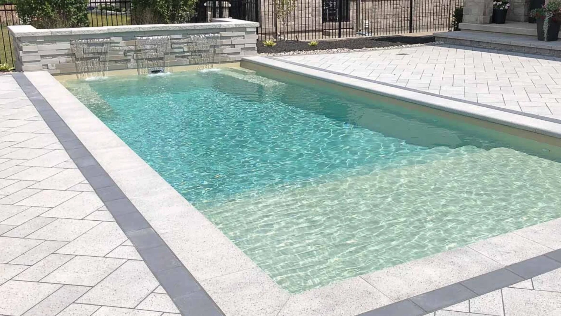 3 Things to Consider Before Installing a New Swimming Pool