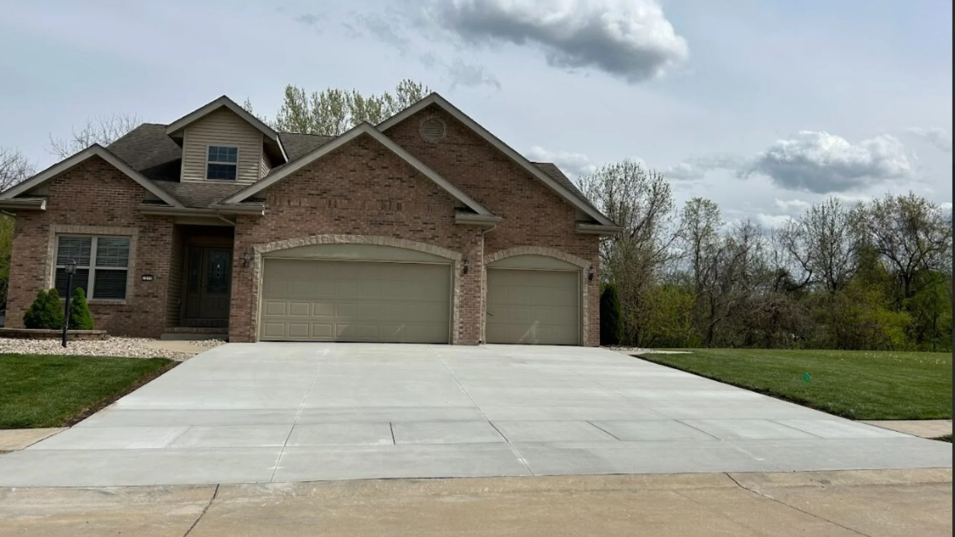 Why Replacing Your Driveway Is a Smart Home Improvement