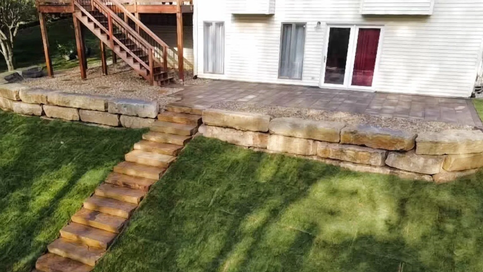 Is There a Difference Between a Seating Wall & a Retaining Wall?