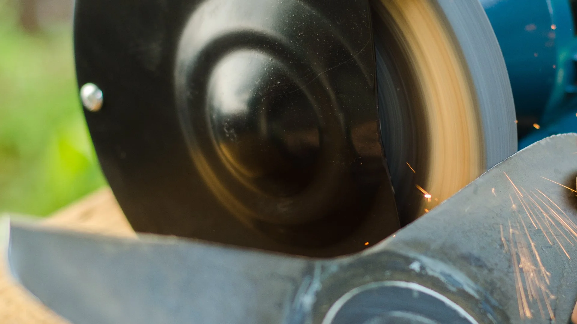 Make Sure to Keep Your Lawn Mower Blades Sharp!