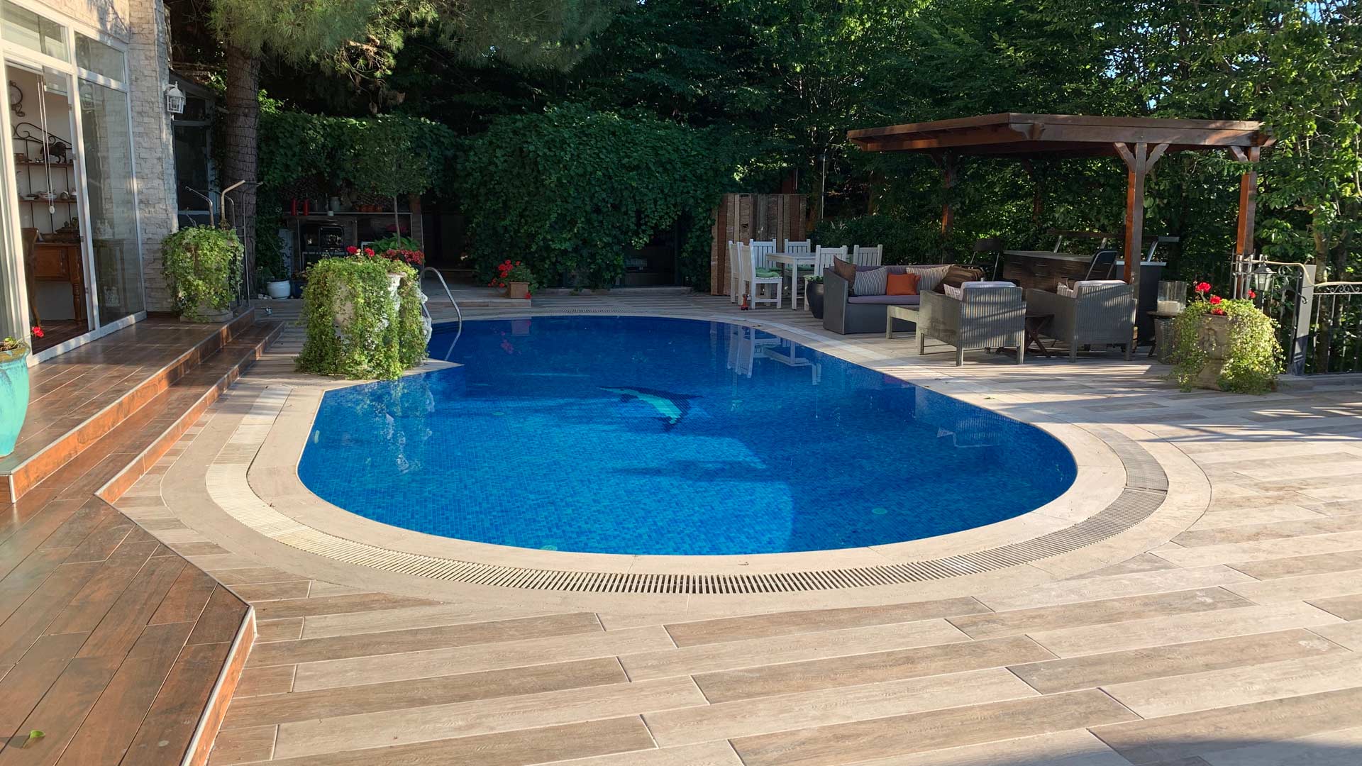 Swimming Pools in Edwardsville, Glen Carbon & Bethalto, IL Creekside