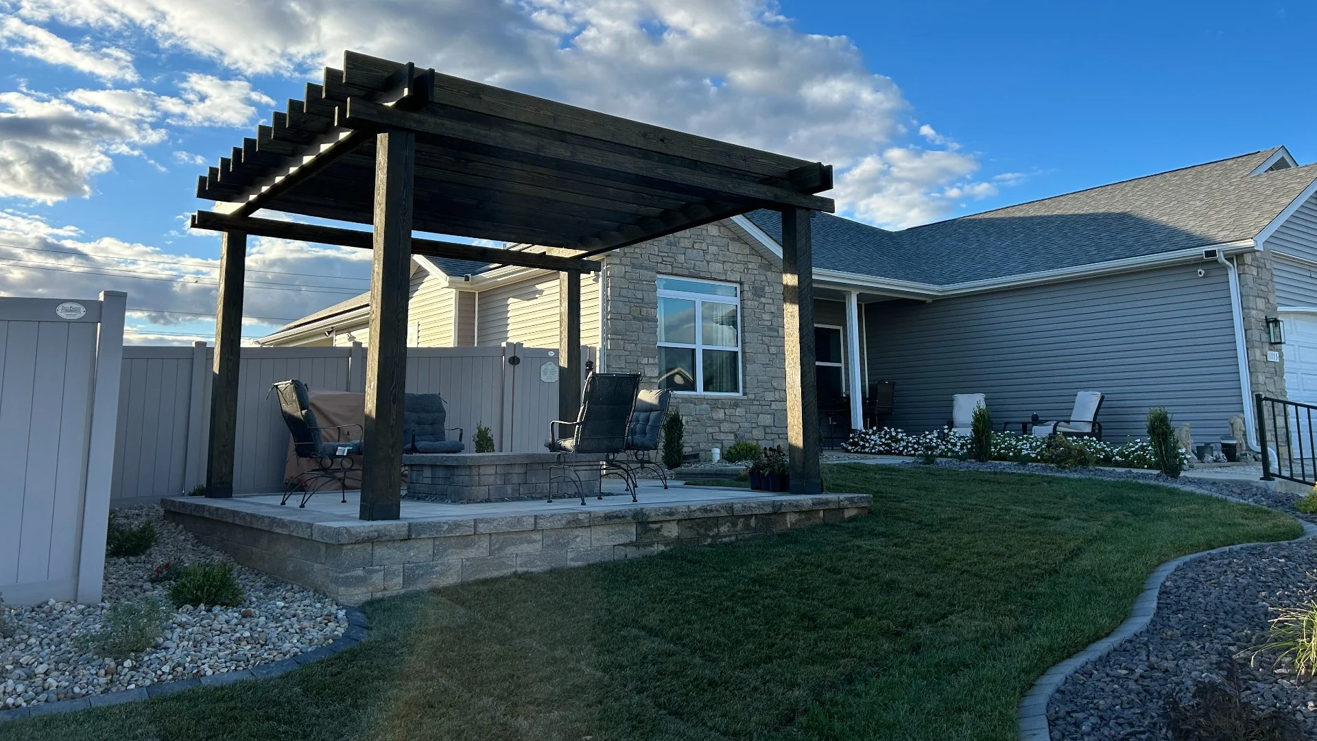 Pergolas vs Pavilions: Which Outdoor Structure Is Ideal for You?