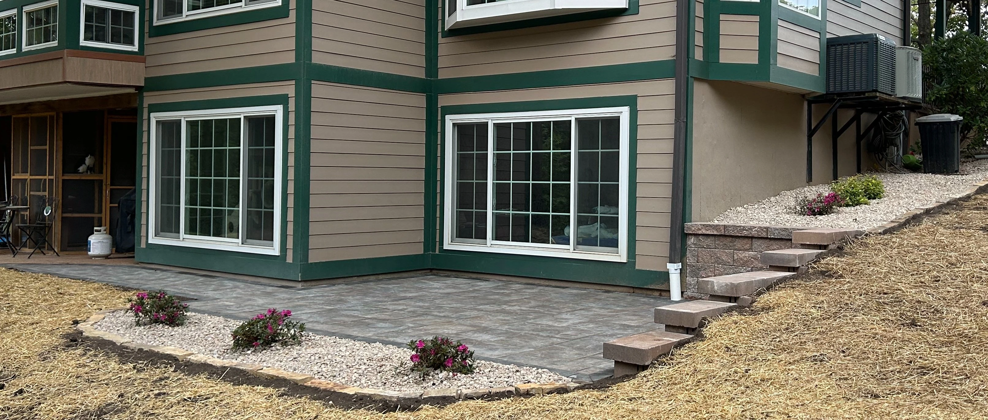 A patio installed with flagstone pavers in Worden, IL.