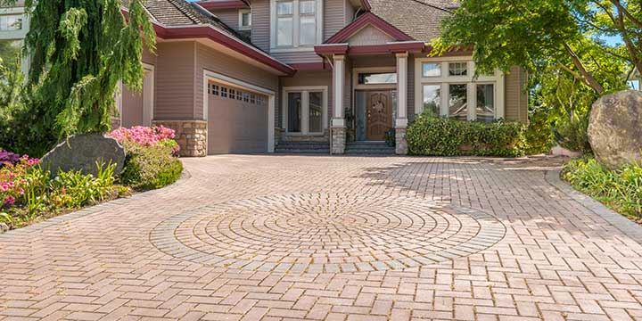 Custom decorative driveway installed at a Glen Carbon, Illinois home.