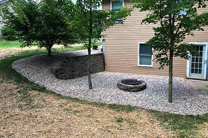 Fire pit and landscape mulch bed construction in Glen Carbon, IL.